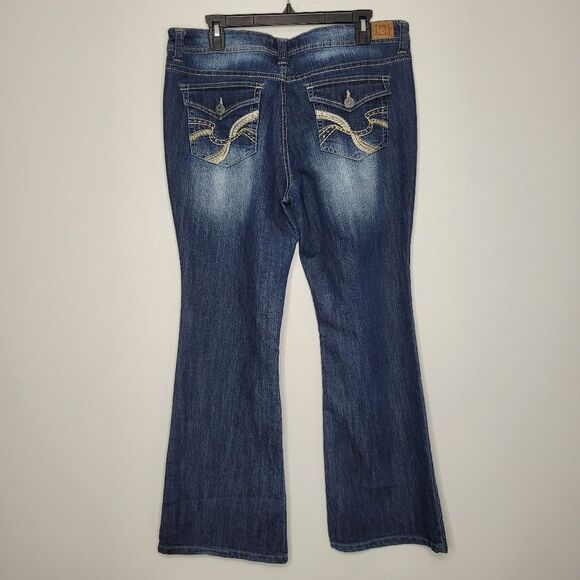 LEI y2k vibe Sophia hipster flare dark wash jeans size 15 - Picture 2 of 7